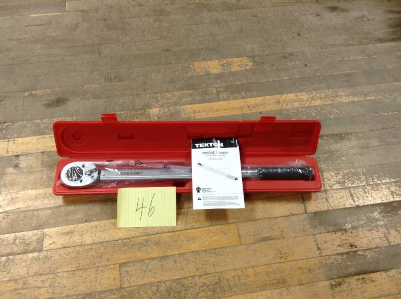 Tekton 34 in. Drive Click Torque Wrench (50-300 ft.lb.)