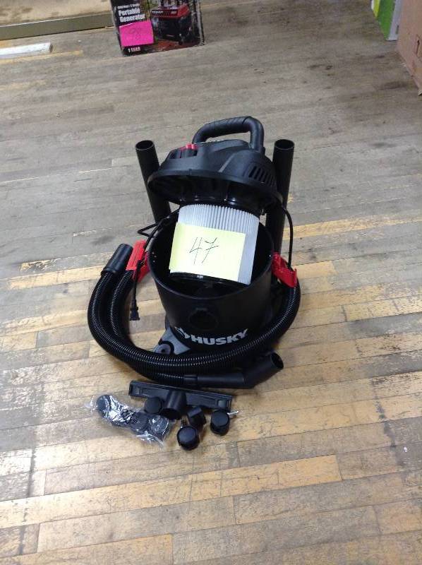 Husky 4 Gallo Wet.Dry Vacuum open box not used