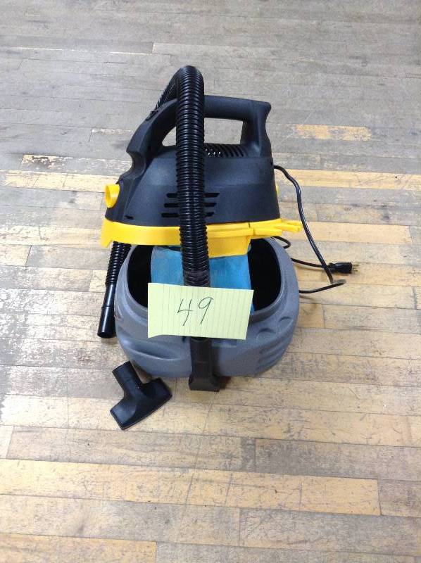 Stinger 2.5 Gal WetDry Vac not used