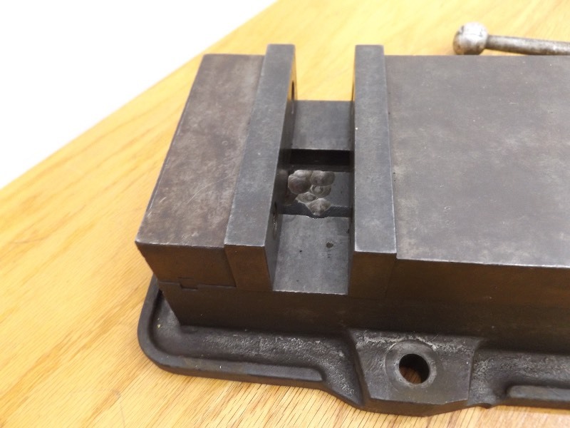 lot 2 image: Kurt D60 Vise