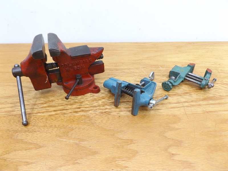 lot 6 image: 3 Vises