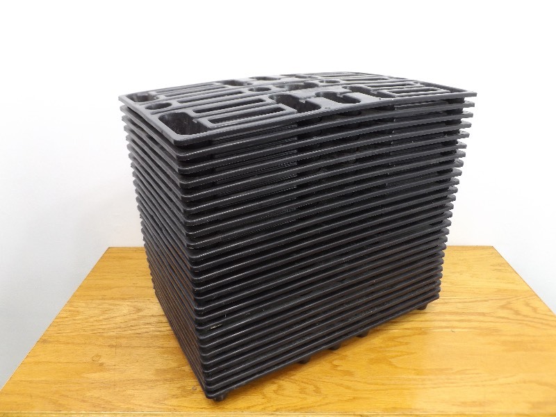 lot 8 image: 25 Valley Craft Plastic Mini PalletsFloor Elevators
