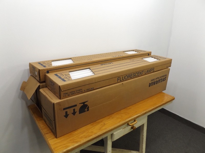 lot 24 image: 80 New in Box 4 T12 Florescent Bulbs