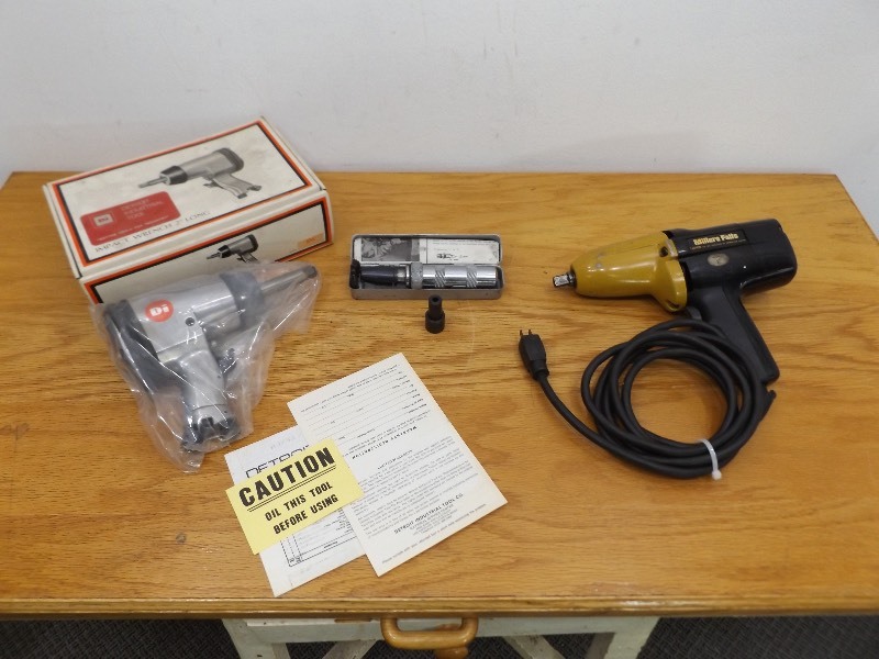 lot 28 image: 12 Impact Guns and a 38 Impact Wrench