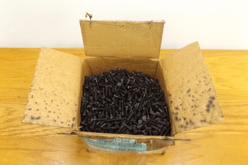 lot 38 image: 1600 New Three Quarter Thread Fine Hex Head&nbsp516-24 x 1-14 Grade 5 Cap Screw Black Oxide