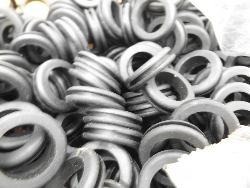 lot 42 image: 300 New Grommets 1 ID x 1.5 OD x 38 Thick, with 18 Chanel