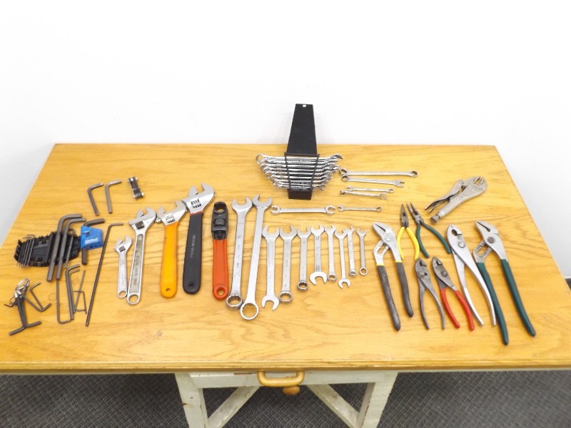 lot 47 image: Large Lot of Various Wrenches