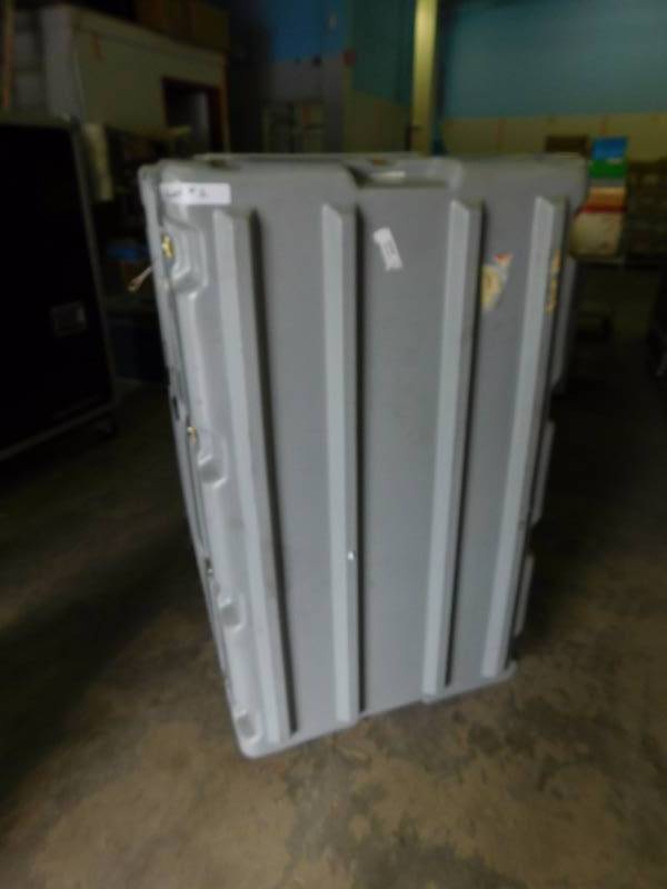 lot 2 image: Harding USA Equipment Road Case wlocking casters