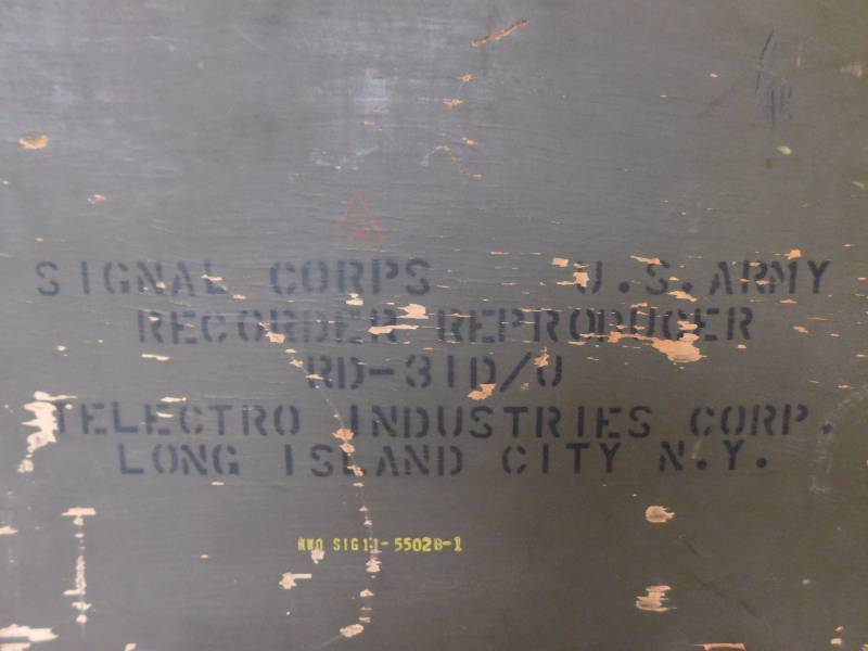 lot 10 image: Vintage US Army Recorder Reproducer Case