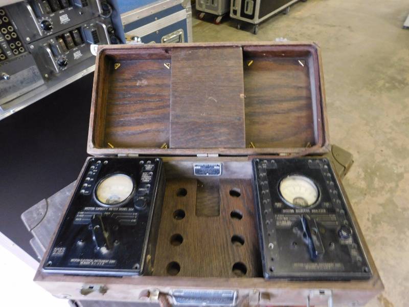 lot 11 image: Navy Dept. Bureau of Ships Radio Receiver Analyzing Equipment