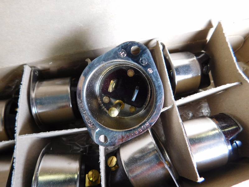 lot 19 image: Hubbell 5240 Flanged Inlet