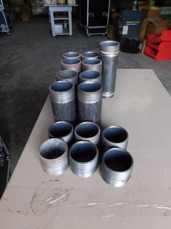 lot 20 image: Black Steel 2 Pipe Nipples