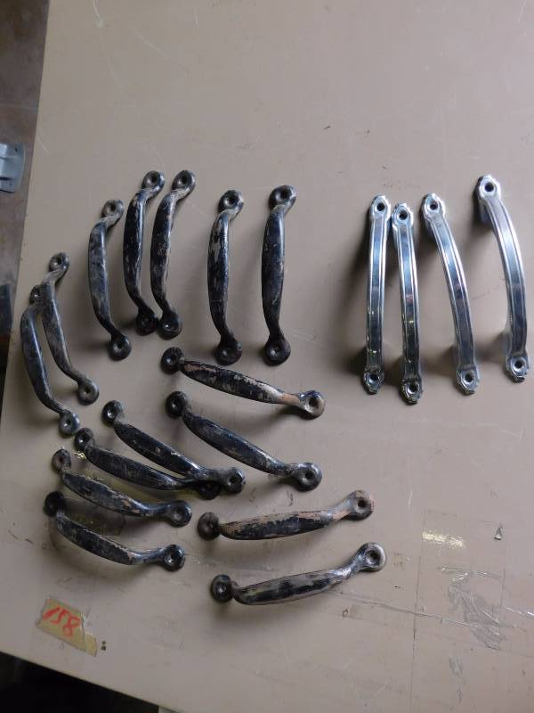 lot 30 image: Misc. Lot of Handles