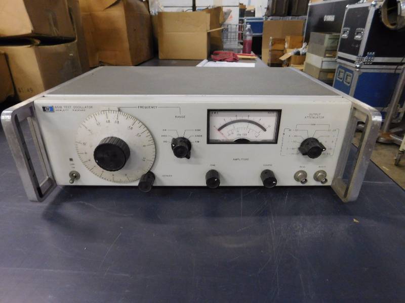lot 76 image: HP 651B Test Oscillator