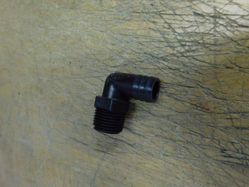 lot 92 image: Box of 12 Plastic Pipe Fittings
