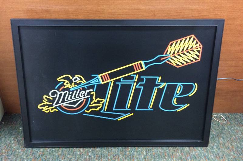 lot 50 image: Miller Lite Lighted Sign
