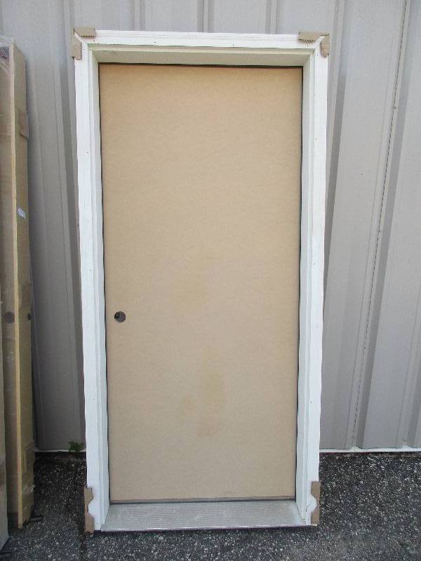 interior door and frame 31.5 x 82 right swing