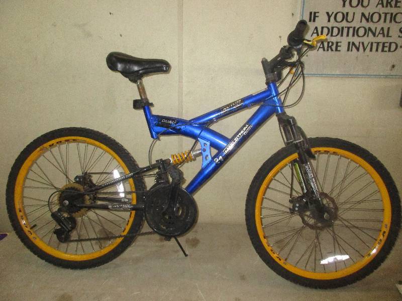 24 bike avico 26 w disc breaks