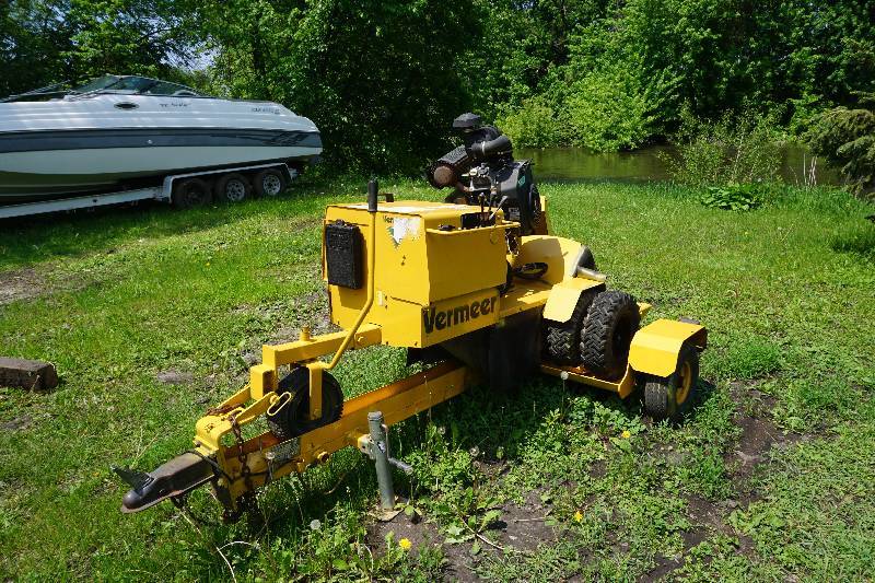 lot 14 image: Vermeer Model S252 Power Stump Grinder