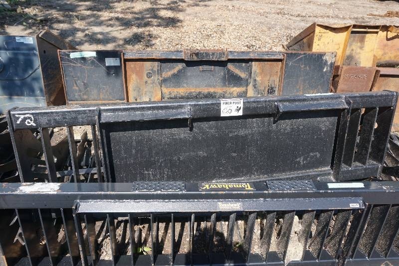 lot 27 image: Universal Mount Bobcat Skid Loader Skid Steer 72 Rock Bucket