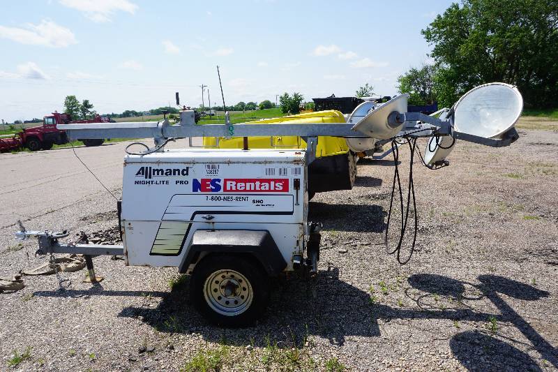 lot 21 image: Allmand Night Light Pro Tow Behind Portable Light Tower