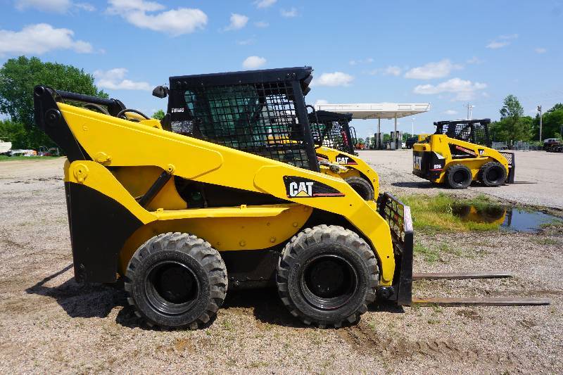lot 3 image: 2007 Cat 268B Skid Loader Skid Steer