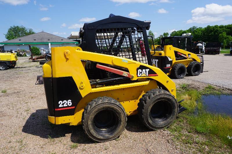 lot 9 image: 2003 Cat 226 Skid Loader Skid Steer