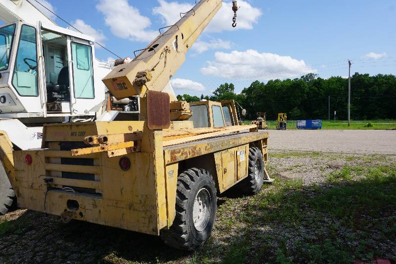 lot 16 image: Broderson MC 8 Ton Crane With Jib