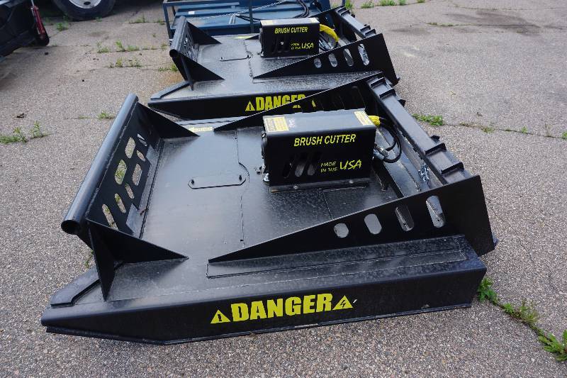 lot 24 image: Wild Kat Brush Cutter Brand Universal Mount Bobcat Skid Loader Skid Steer 60 Hydraulic Brush CutterBrush Hog