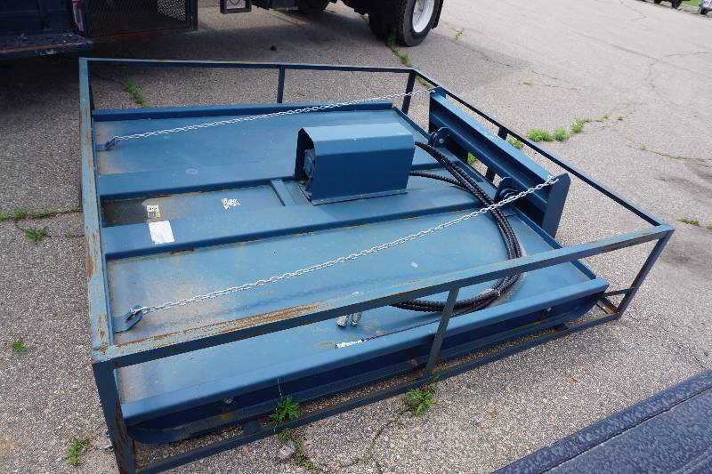 lot 26 image: Racoon Brand Universal Mount Bobcat Skid Loader Skid Steer 84 Hydraulic Brush CutterBrush Hog