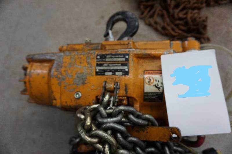 lot 37 image: Ingersol Rand Model HL1000K-20C20 1 Ton Pneumatic Chain Hoist With Control Wand