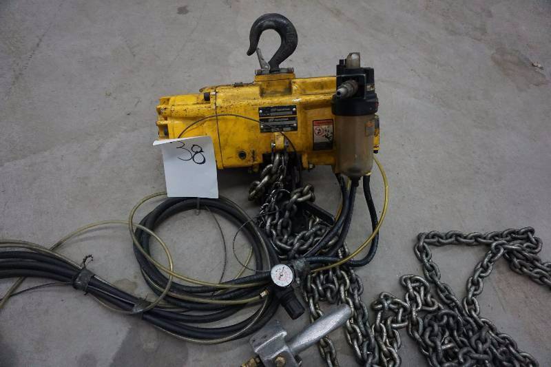 lot 38 image: Ingersol Rand Model HL1000K-20C20 1 Ton Pneumatic Chain Hoist With Control Wand