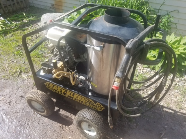 lot 40 image: Easy Kleen 4000 Magnum Gold Hot Water Pressure Washer Steamer