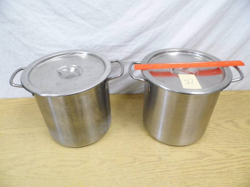 2 Kettles wLids