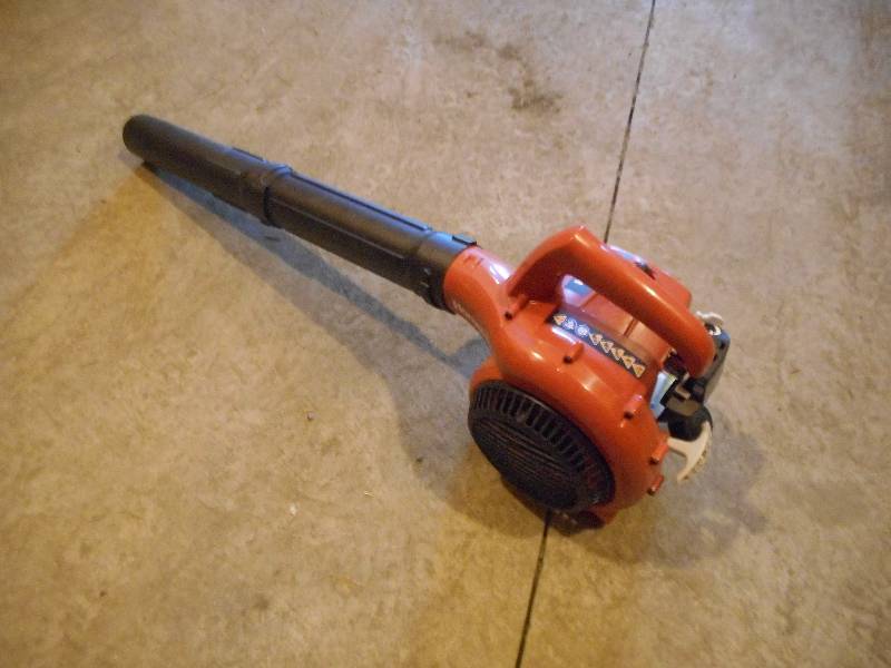 lot 8 image: Homelite 150 MPH 400 CFM 2-Cycle Handheld Gas Leaf Blower