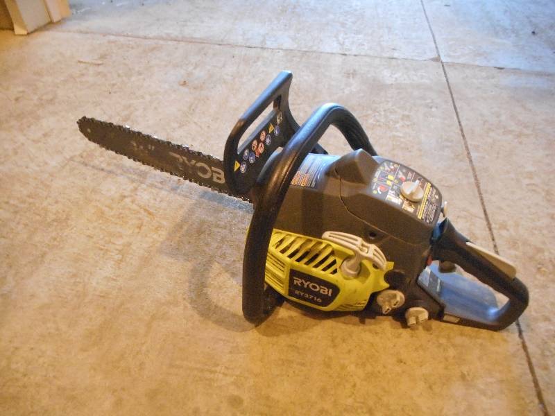 lot 9 image: Ryobi 16 in. 37cc 2-Cycle Gas Chainsaw