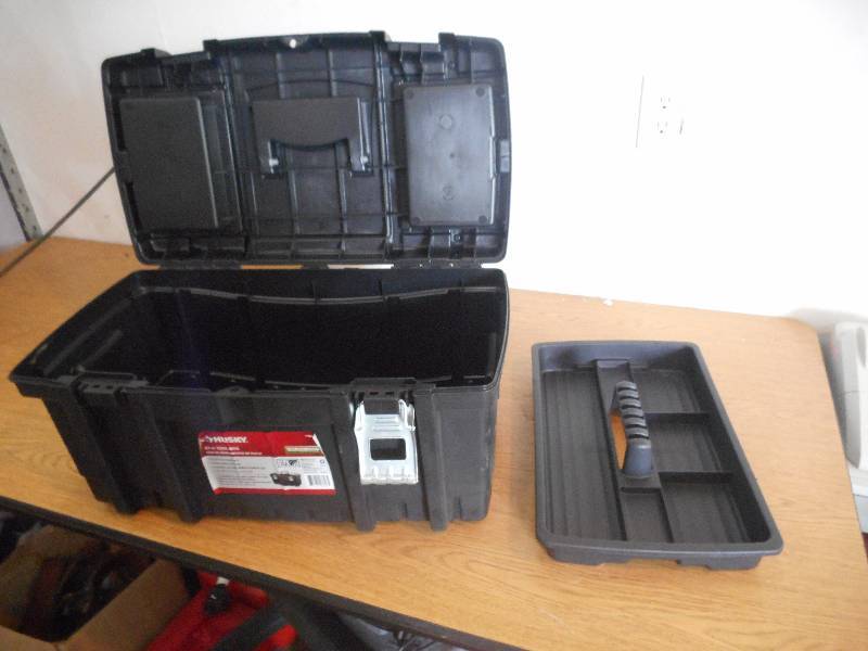 lot 18 image: HUSKY 22 TOOL BOX
