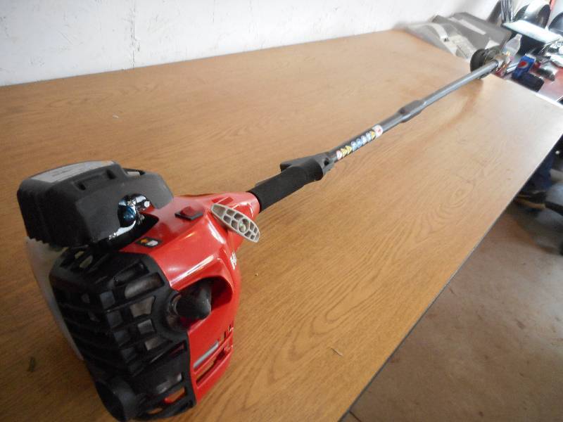 lot 42 image: Homelite 2-Cycle 26cc Straight Shaft Gas Trimmer