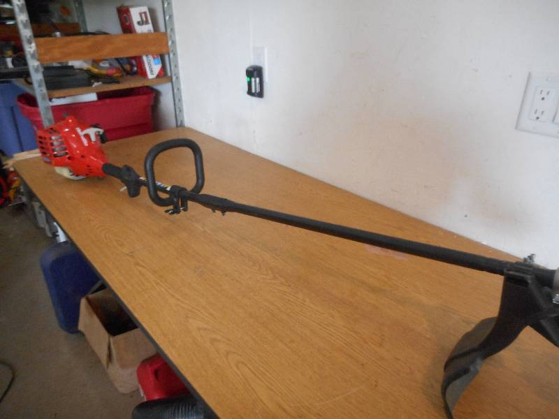 lot 56 image: Homelite 2-Cycle 26cc Straight Shaft Gas Trimmer