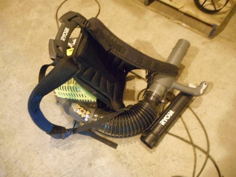 lot 72 image: Ryobi 185 MPH 510 CFM Gas Backpack Leaf Blower
