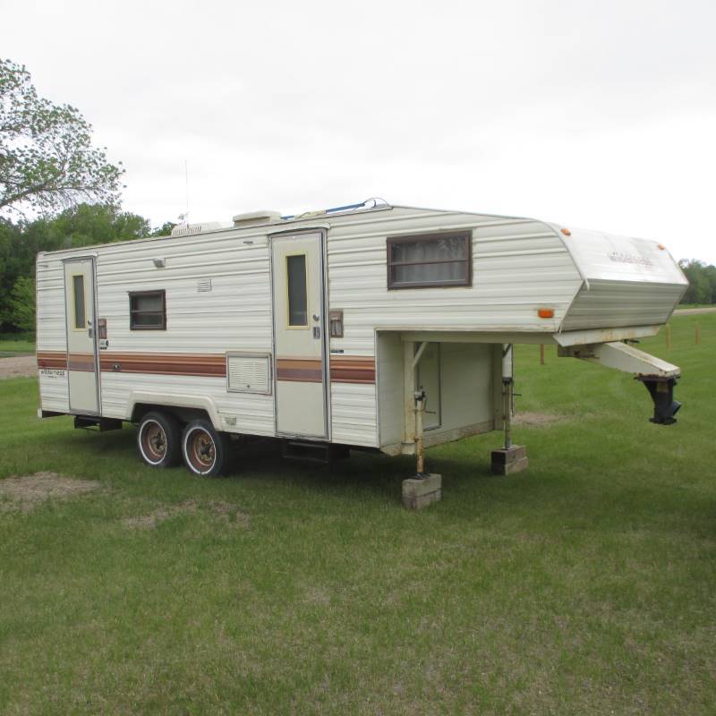 lot 3 image: 86 Fleetwood Wilderness 24 camper