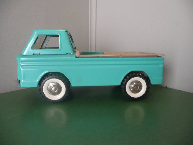 lot 13 image: Vintage Structo Pressed Steel Ramp side - Rare Turquoise Pickup Truck - See Pictures