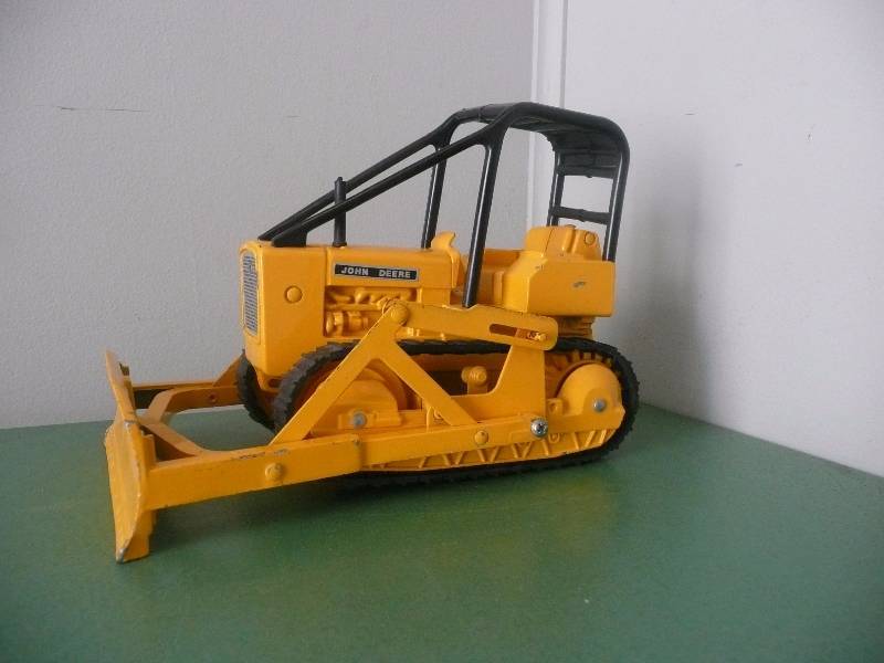 lot 33 image: Vintage John Deer Crawler With Blade - Yellow - See Pictures