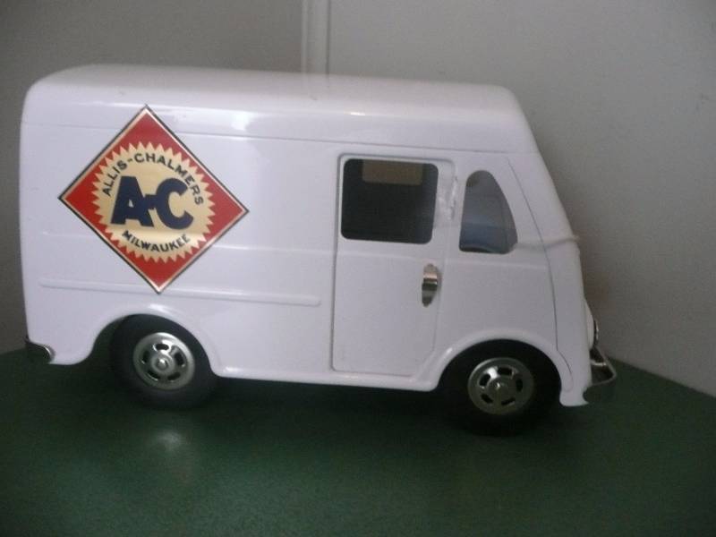 lot 48 image: Allis Chalmers - Vintage Milwaukee Metro Delivery Truck - New In Box - See Pictures - Rare