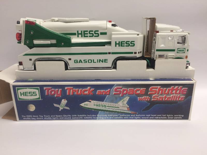 lot 4 image: Hess Toy Truck and Space Shuttle with Satellite