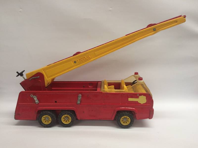 lot 16 image: Tonka Ladder Truck