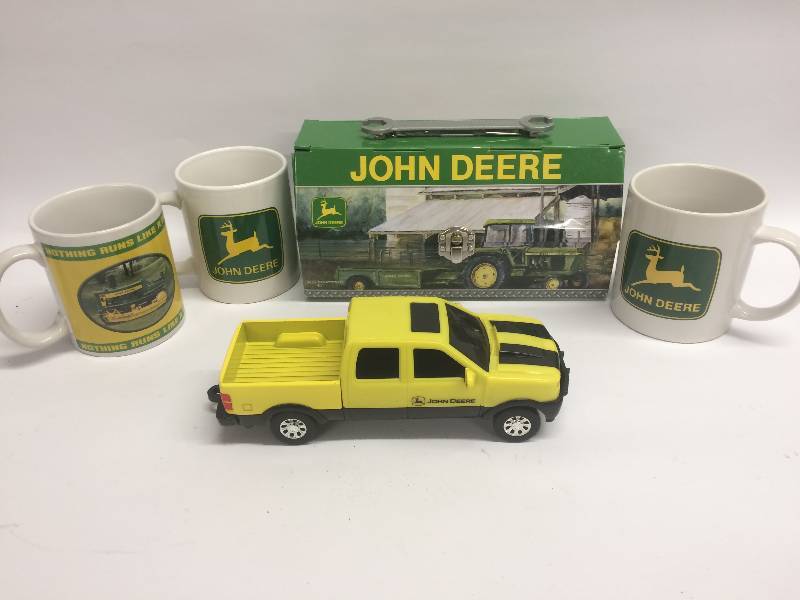 lot 23 image: John Deere Items