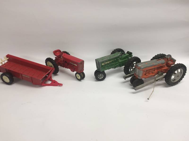 lot 24 image: Toy Tractors