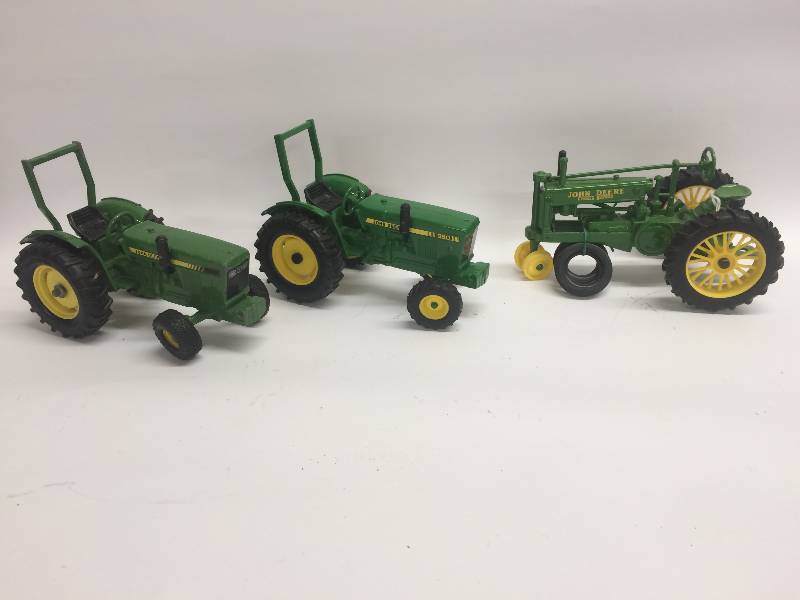 lot 28 image: John Deere Tractors