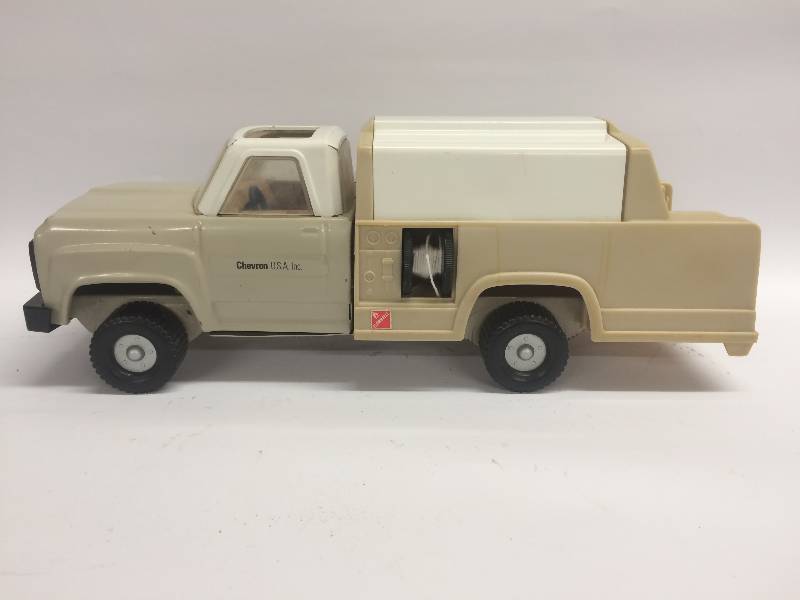 lot 29 image: Tonka Fuel Truck